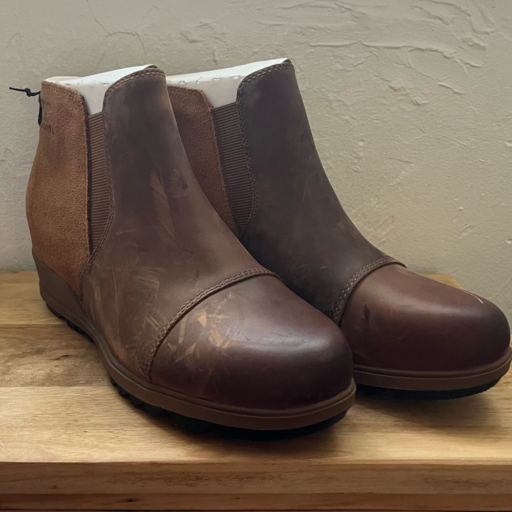 NWT Women's Sorel boots, US size 8